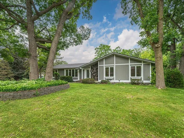 1496 N Innsbruck Dr, Minneapolis, MN 55432