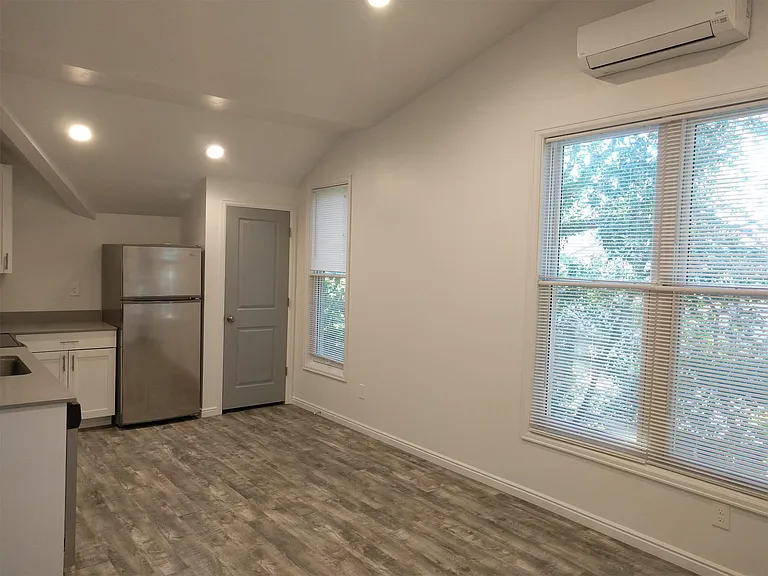402 N Center St #5 — Photo 3