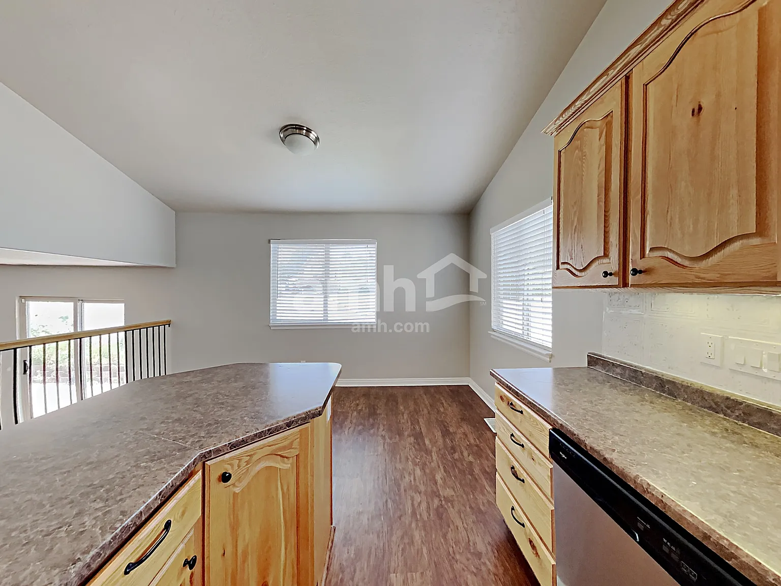 6 bed, 3.5 bath, 3040 sqft, $3,250 — Photo 4
