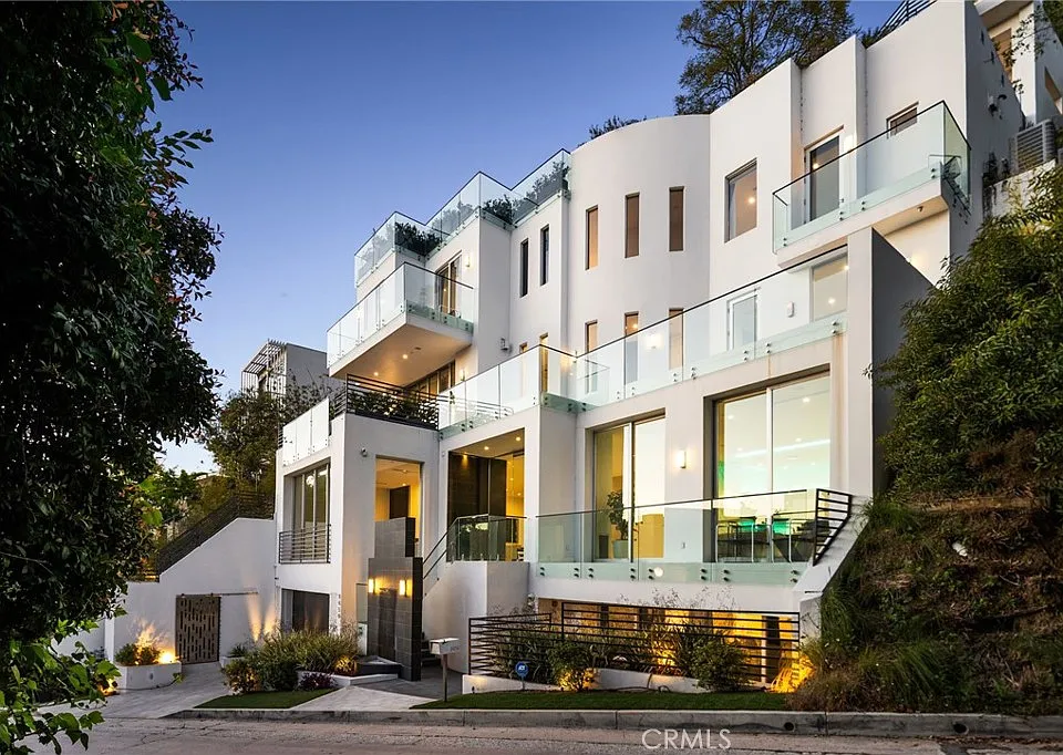 9459 Beverly Crest Dr