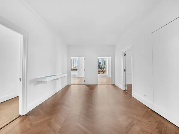 1 Sutton Place South image 7 of 26