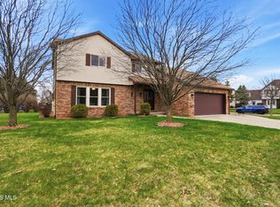 621 Cedar Ln, Bowling Green, OH 43402