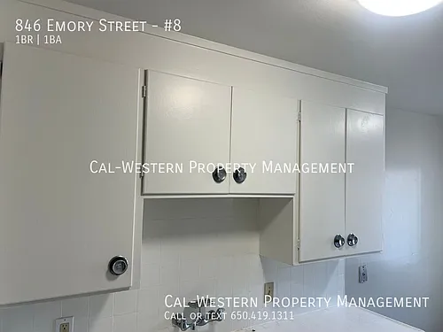 846 Emory St Photo 1