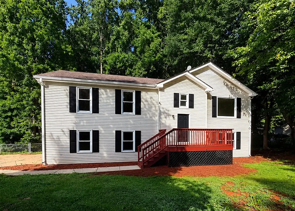 4 bed, 2231 sqft, $2,400 — Photo 1