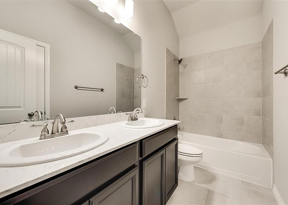 2nd image of 1020 Lake Cypress Ln