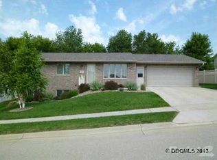 3566 Eclipse Cir, Dubuque, IA 52003