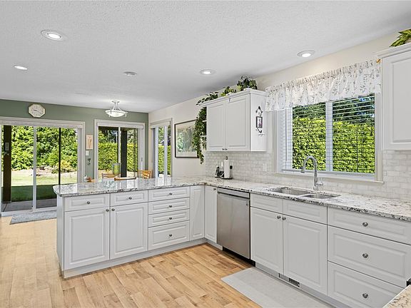 4th image of 726 Drew Rd