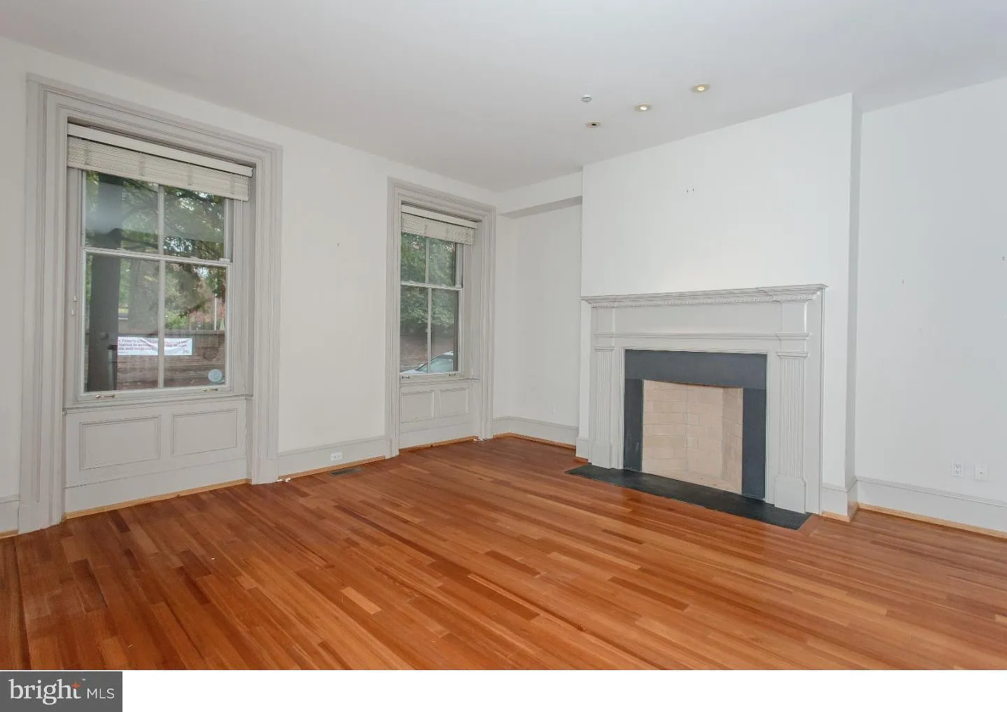 3 bed, 3.5 bath, 2000 sqft, $3,900 — Photo 3