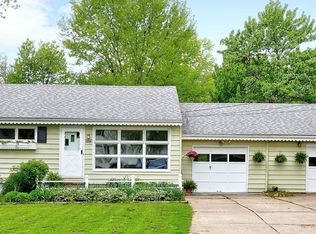 9002 E Mountain View Dr, Chardon, OH 44024