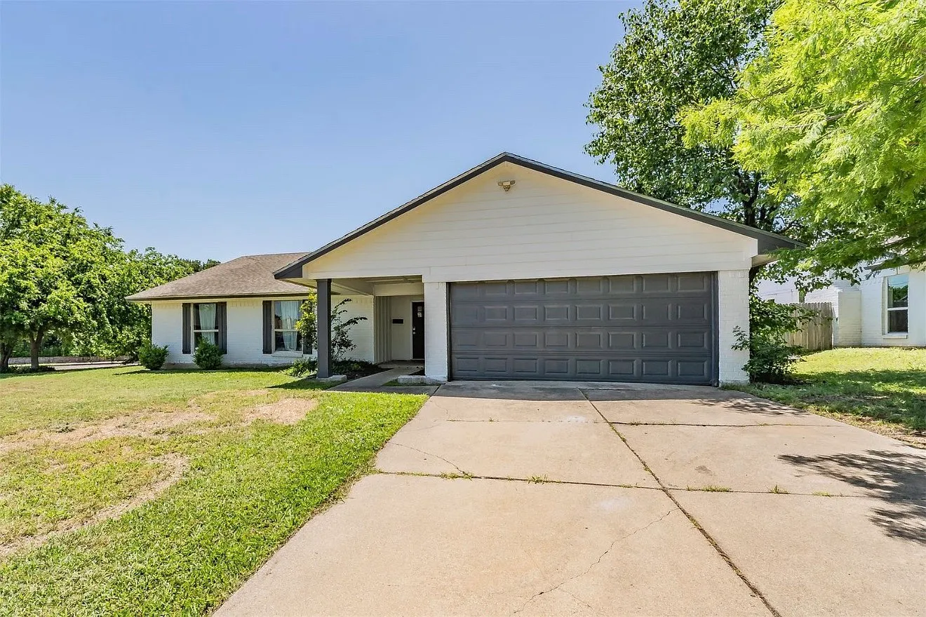 3 bed, 1601 sqft, $2,327 — Photo 1