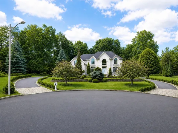 37 Swan Rd, Mahwah, NJ 07430