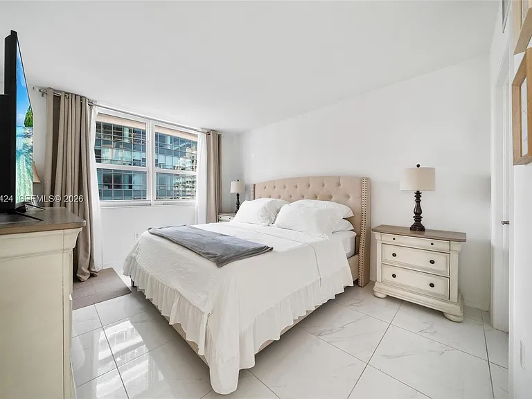 1155 Brickell Bay Dr #2501 — Photo 10