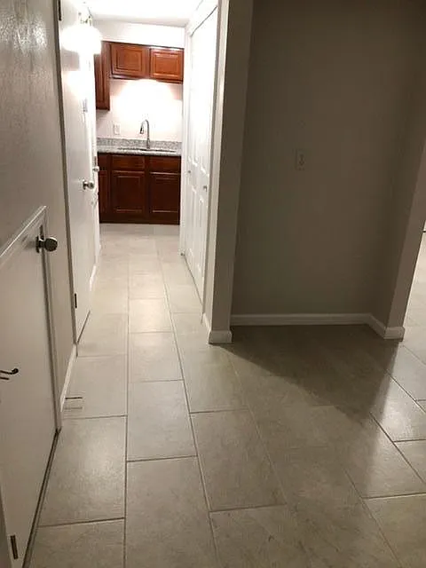 2 bed, 1.5 bath, 1022 sqft, $1,200 — Photo 4