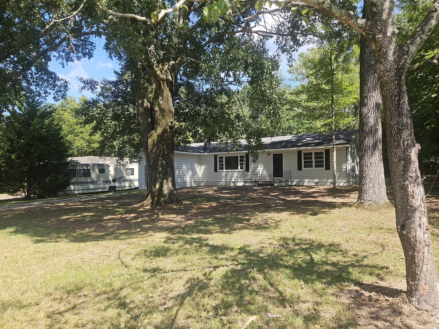3 bed, 1362 sqft, $1,450 — Photo 2