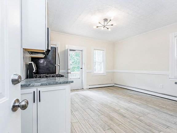 4th image of 105 Pine St APT 2