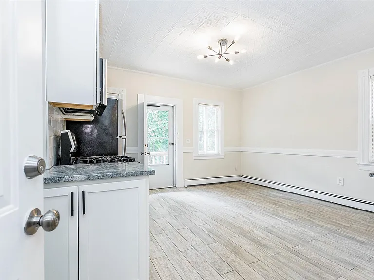 105 Pine St #2 — Photo 4