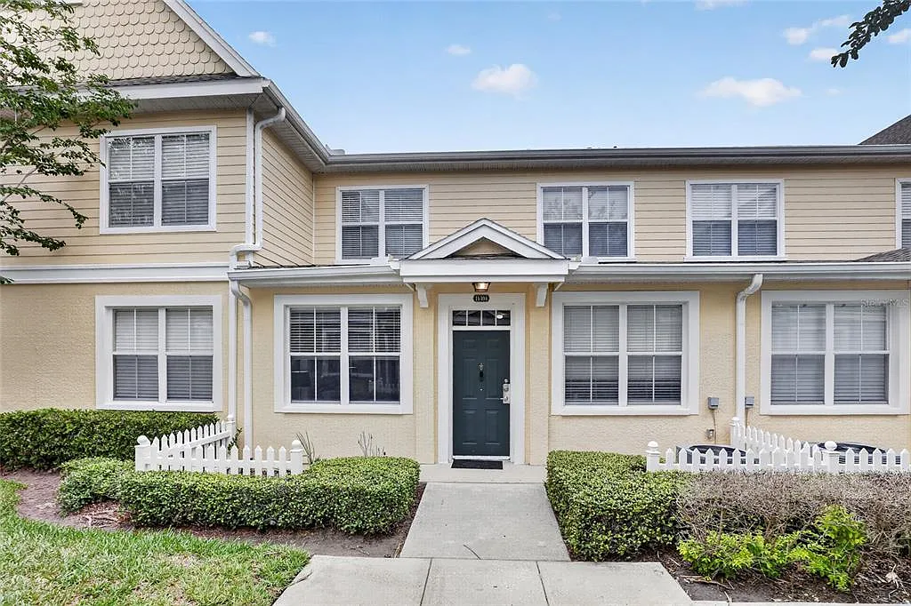 3 bed, 2.0 bath, 1296 sqft, $2,200 — Photo 3