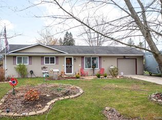 1733 Westbrooke Dr, Lapeer, MI