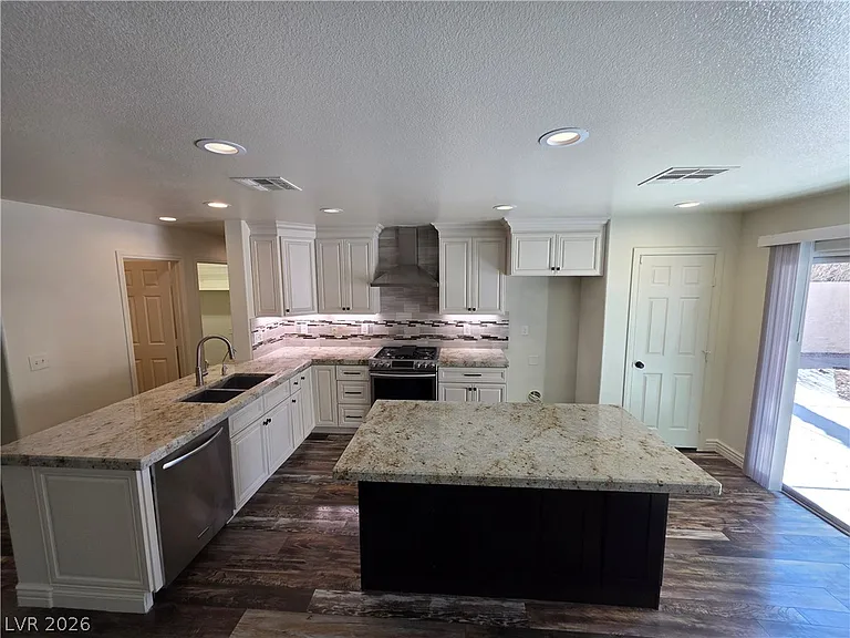10799 Flame Vine Ct — Photo 68