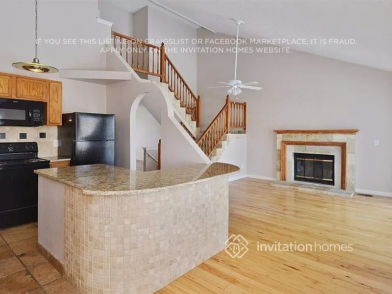 2851 S Genoa St — Photo 8