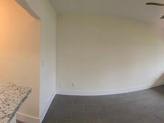 Panorama Living Room and Kitchen