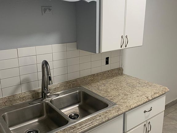 5th image of 1709 W Linden St Unit B