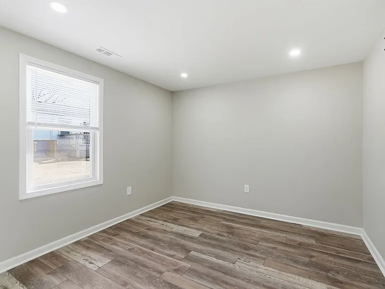 413 Price Ave — Photo 13