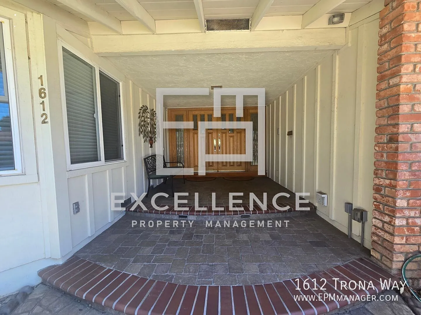 Beautiful and Spacious 4/2 Home with RV Parking and Upgrades In Great Willow Glen Area — Photo 3