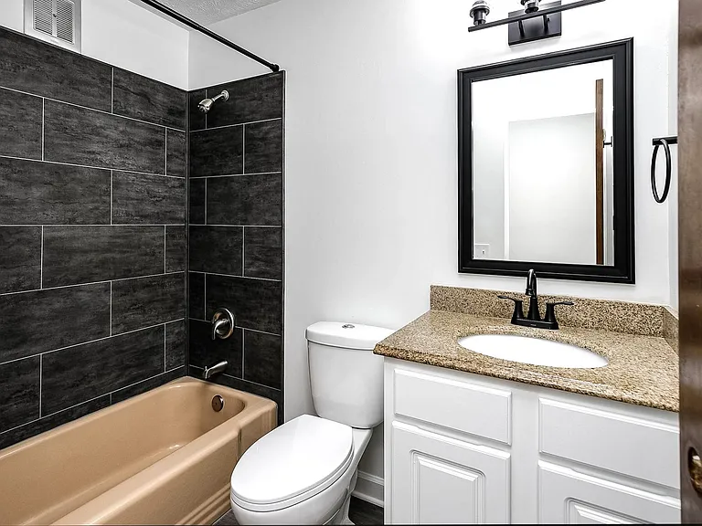 4817 S 131st St #9 — Photo 15