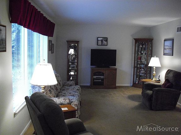 3rd image of 42214 Toddmark Ln