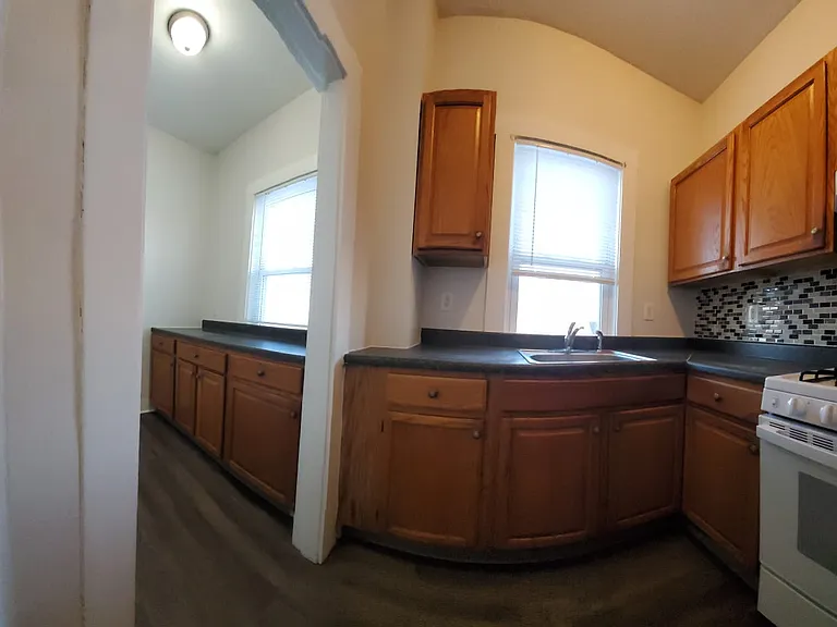 47 Calmar St #3 — Photo 8