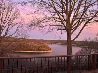 385 Hillcrest Rd, Eureka Springs, AR 72631