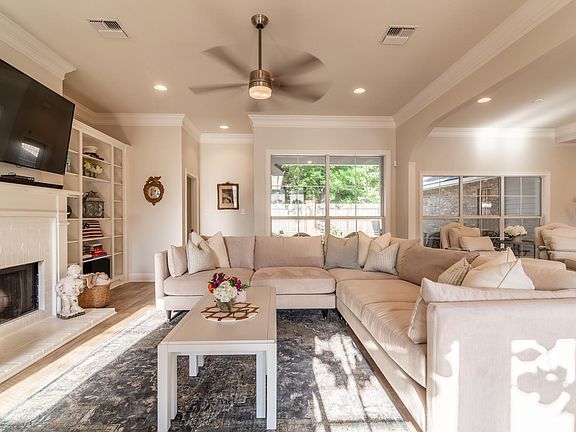 5th image of 130 Claremont Cir
