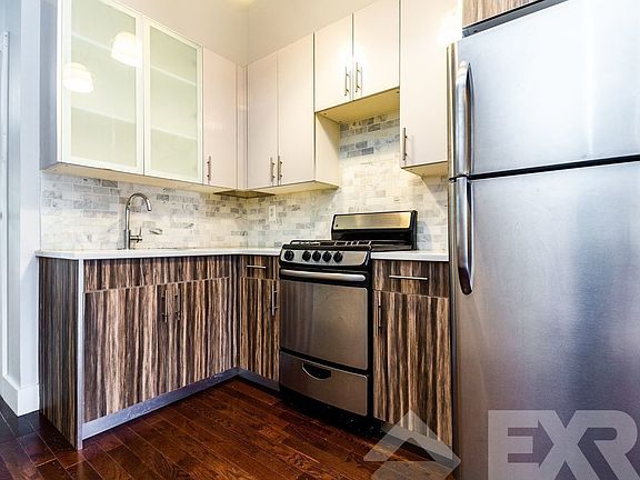 3rd image of 1136 Willoughby Ave #4KW