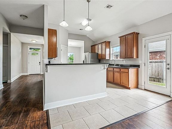 4th image of 3509 Van Cleave Dr