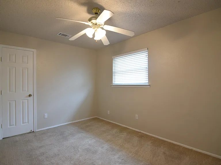 2403 Skylark Cir — Photo 8