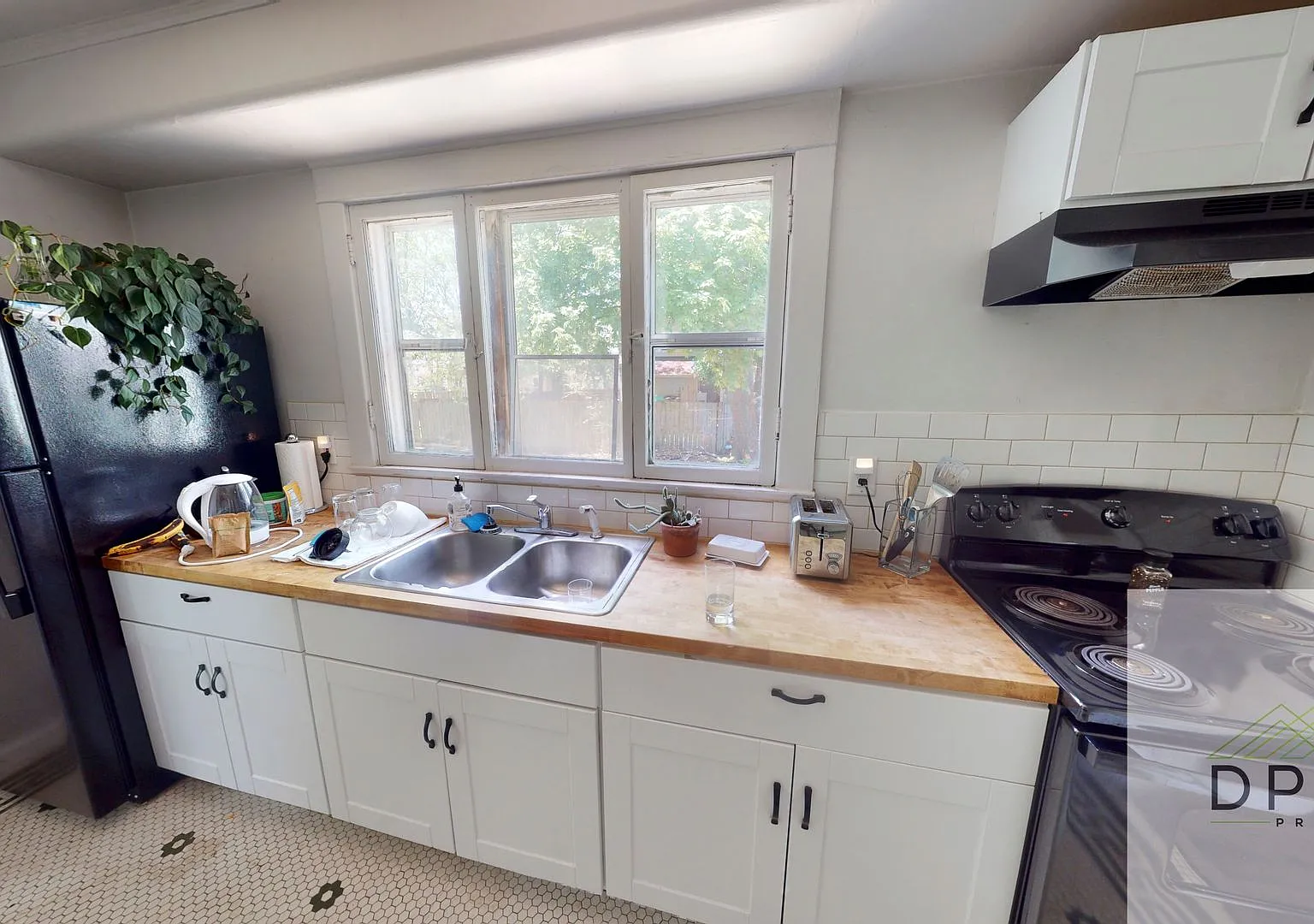 Welcome to 214 E Elm Lansing MI 48910!! — Photo 2