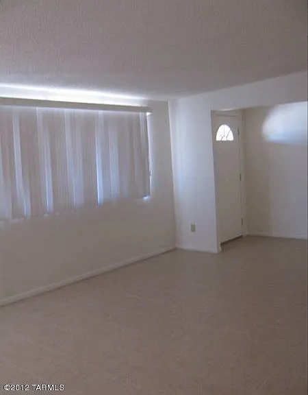 7441 N Rae Ave — Photo 3