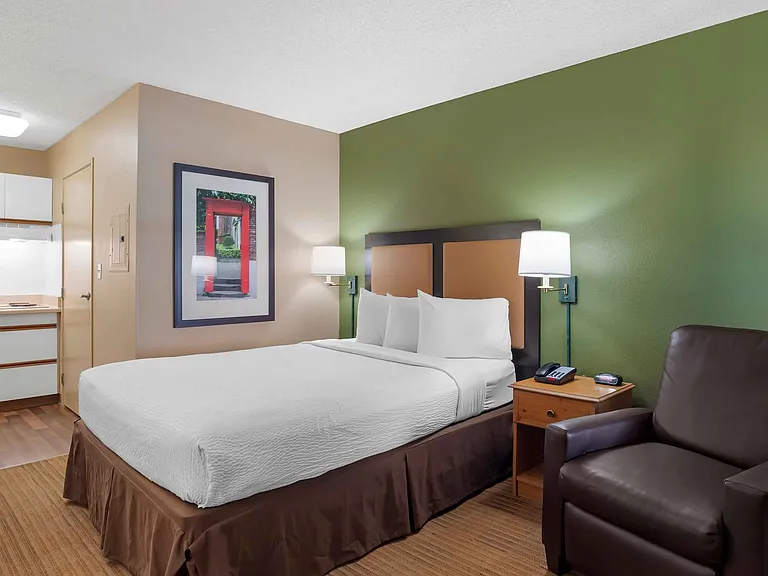 Studio Suite - 1 Queen Bed