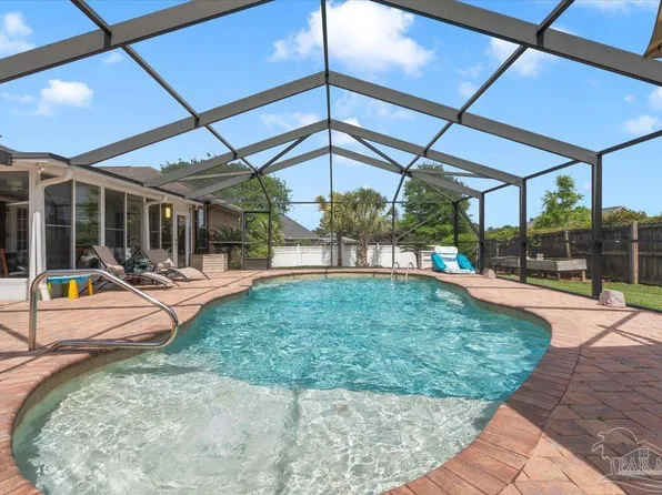 25 Bartlett Cir, Pensacola, FL 32505
