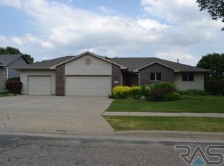 1408 S Snowberry Trl, Sioux Falls, SD 57106