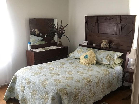 5th image of 930 Rollins Dr