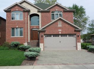 8237 Oak Park Ave, Burbank, IL 60459