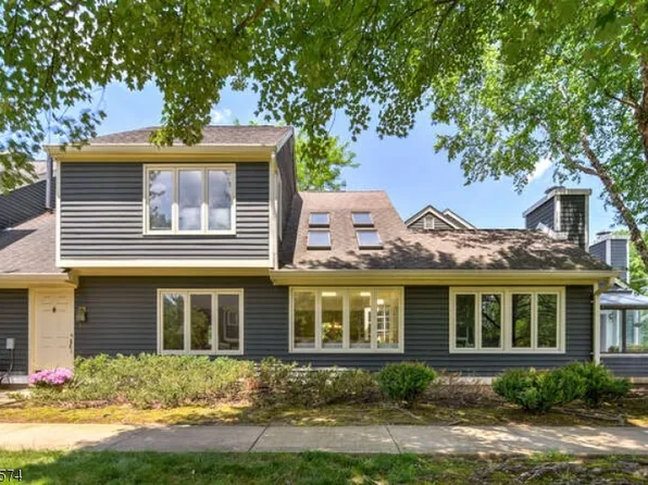 146 Village Dr, Bernards Twp., NJ 07920