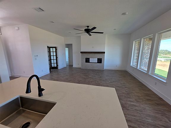 5th image of 128 Cattleman Dr