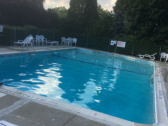5th image of 200 Beacon Hill Dr APT 7D