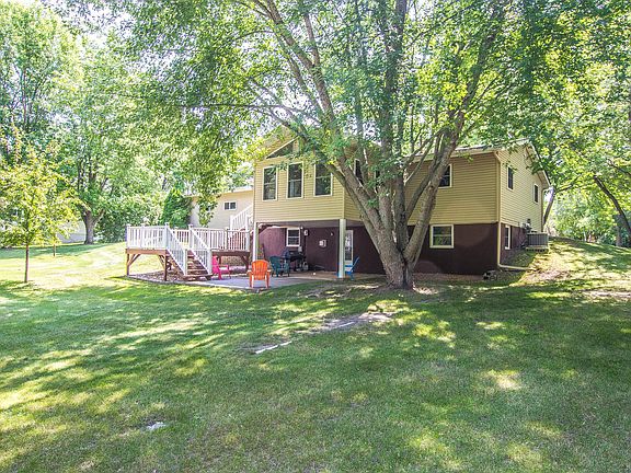 4th image of 1828 Oak Knoll Dr NE