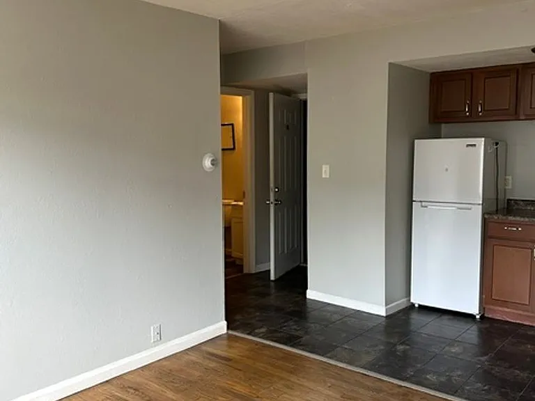 1418 W Mitchell St — Photo 12