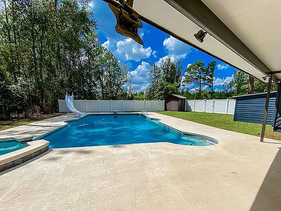 Pool w/ spa ~20’x40’