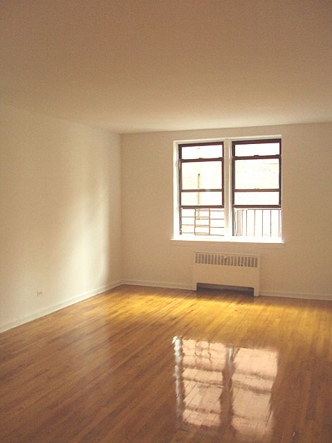 2nd image of 930 Sheridan Ave APT 5L